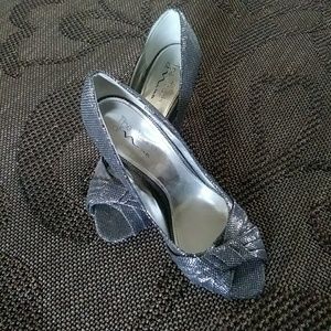 Nina Silver Peep Toe Pumps/Heels/Stilletoes sz8